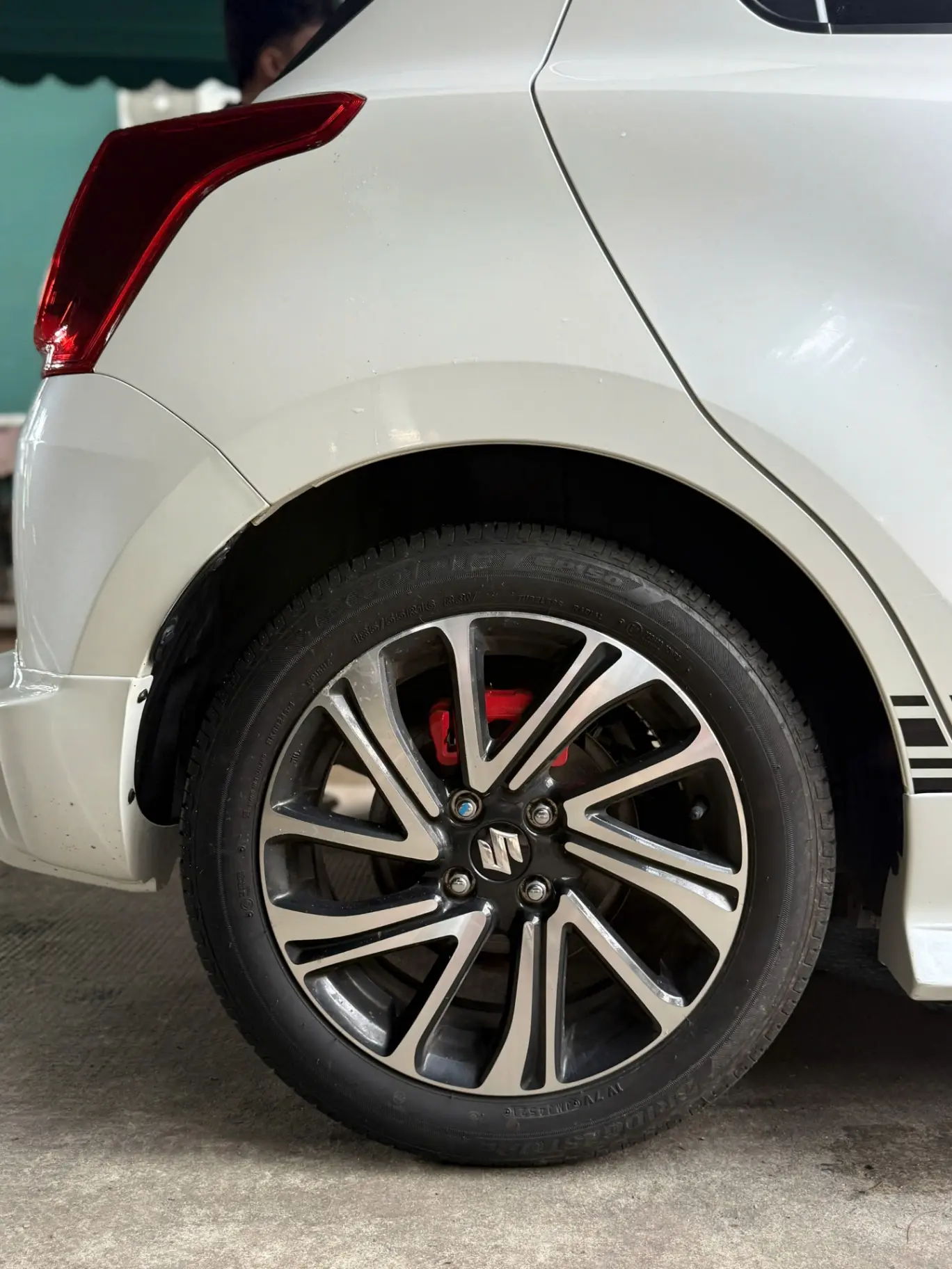 Suzuki Swift GLX 1.2 AT 2022 - Ngoại thất 12