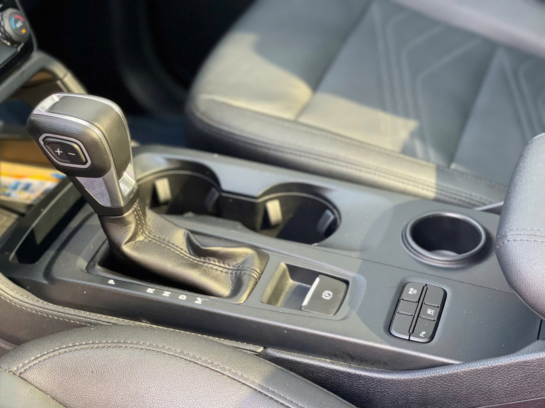 Ford Everest Titanium 2.0L 4x2 AT 2024 - Nội thất 2