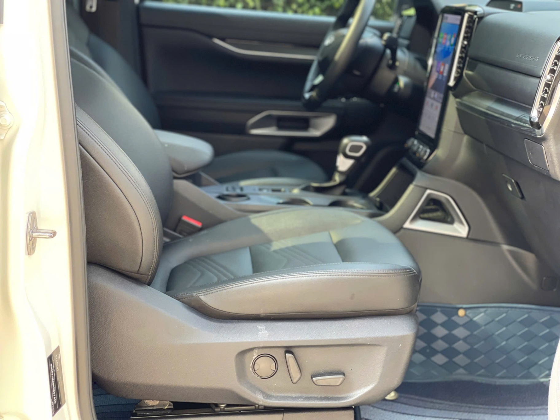 Ford Everest Titanium 2.0L 4x2 AT 2024 - Nội thất 3