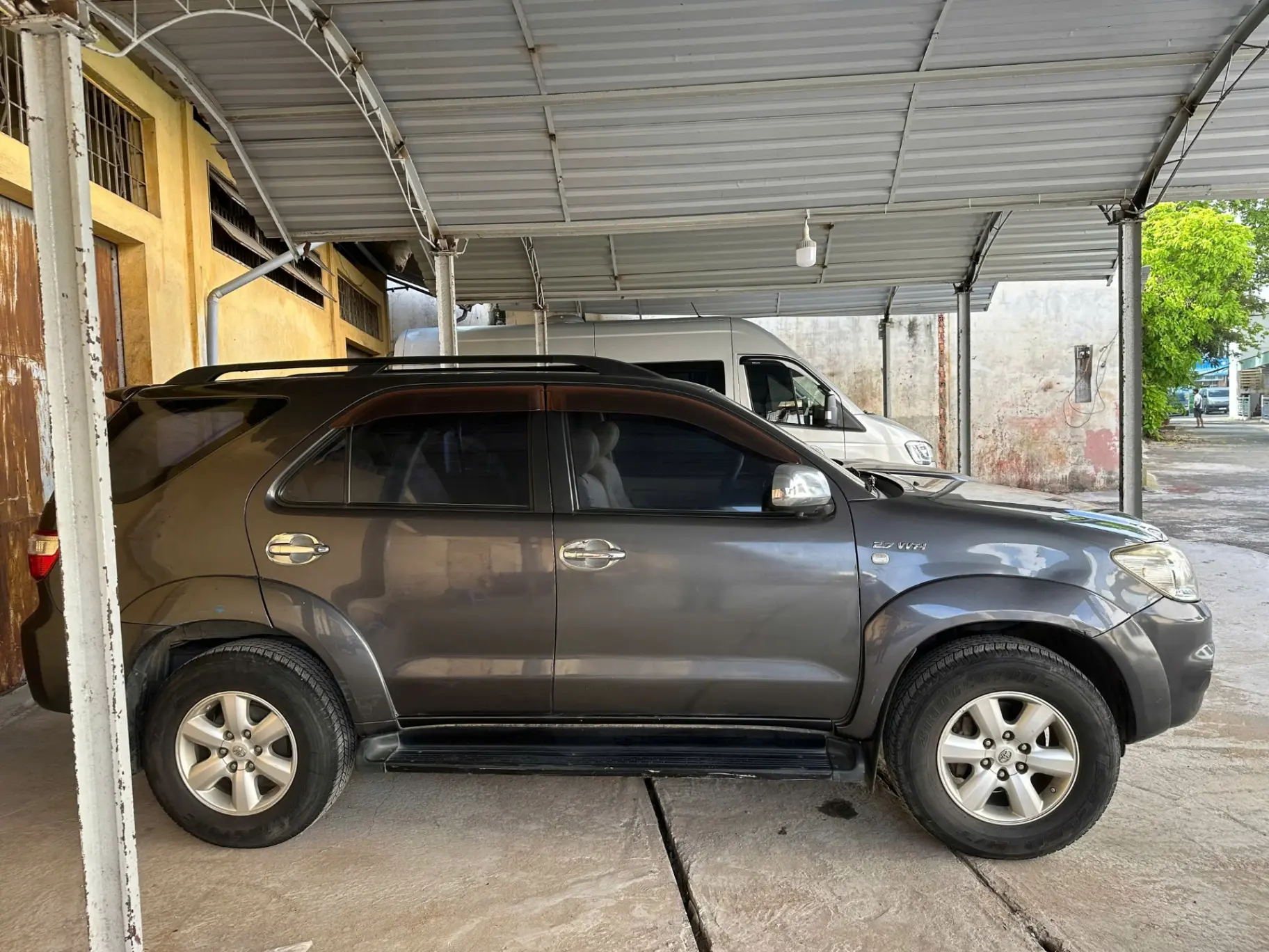 Toyota Fortuner 2.7V 4x4 AT 2009 - Ngoại thất 2