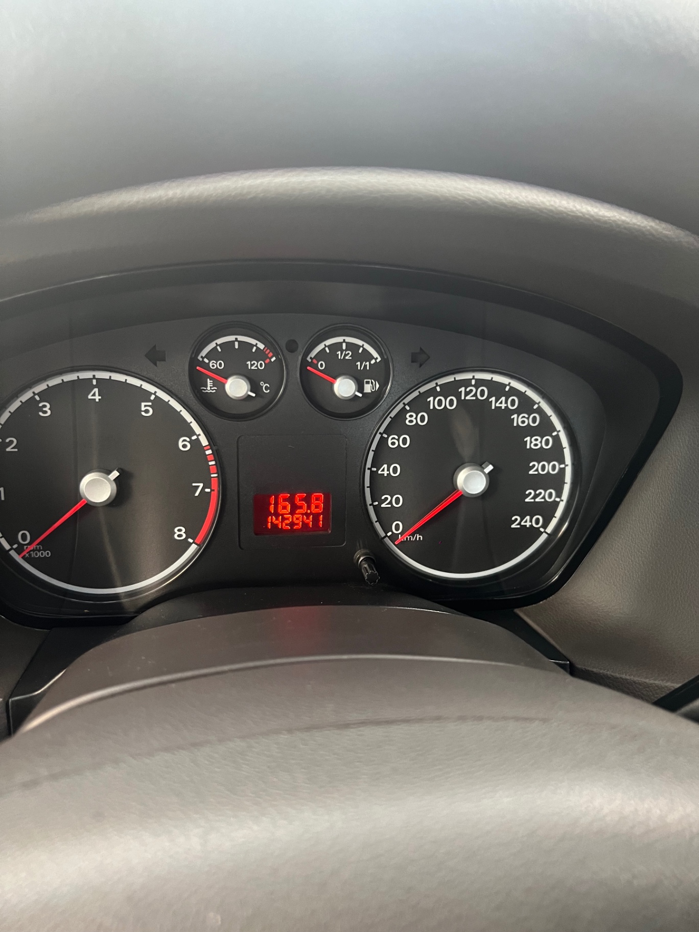 Ford Focus 1.8 MT 2010 - Nội thất 1
