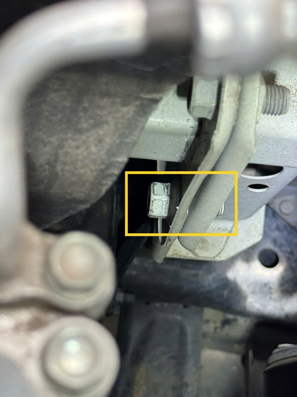 Mazda 2 1.5 AT 2022 - Khoang động cơ 2