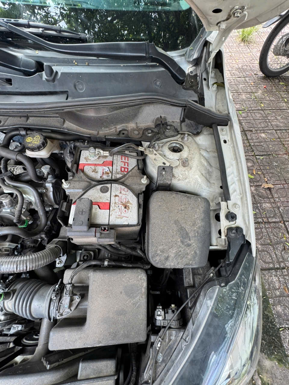 Mazda 2 1.5 AT 2022 - Khoang động cơ 3