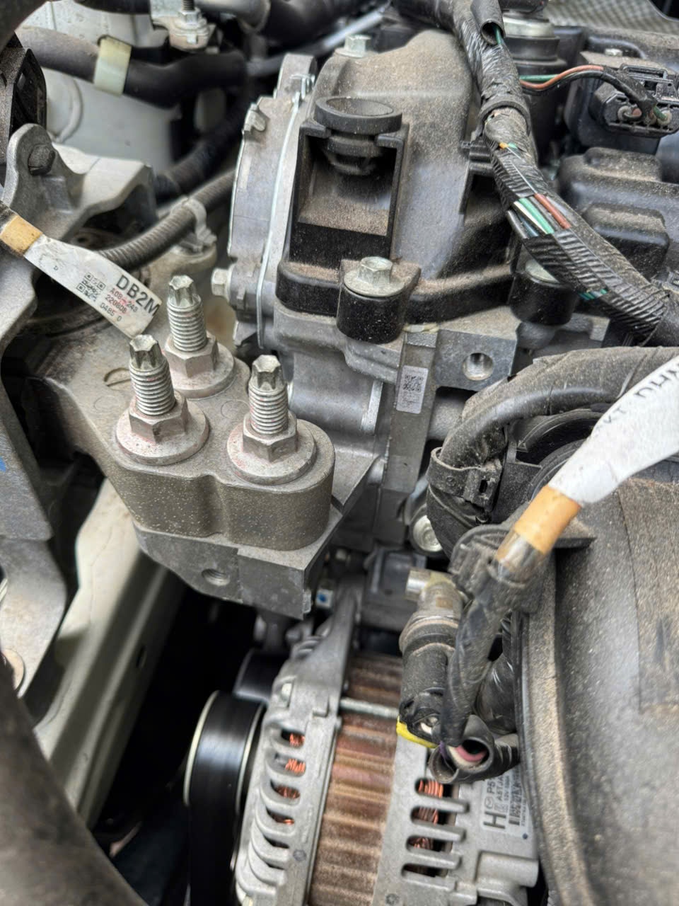 Mazda 2 1.5 AT 2022 - Khoang động cơ 11
