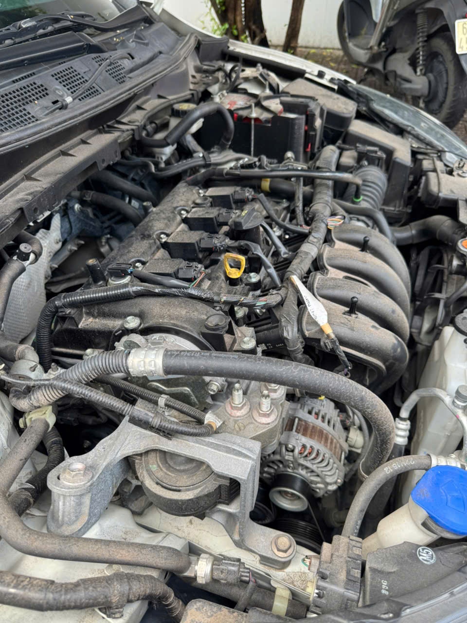 Mazda 2 1.5 AT 2022 - Khoang động cơ 12
