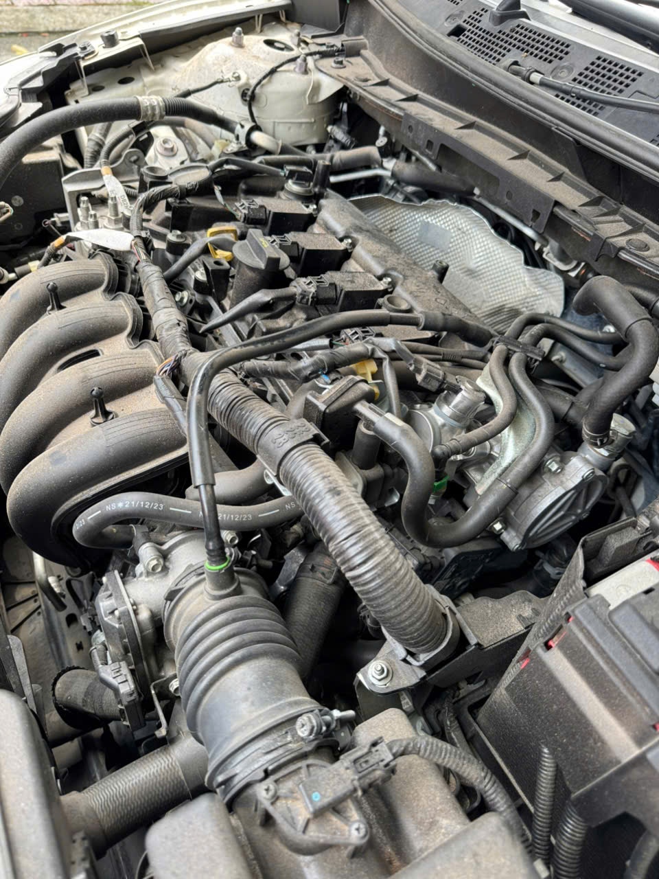 Mazda 2 1.5 AT 2022 - Khoang động cơ 15