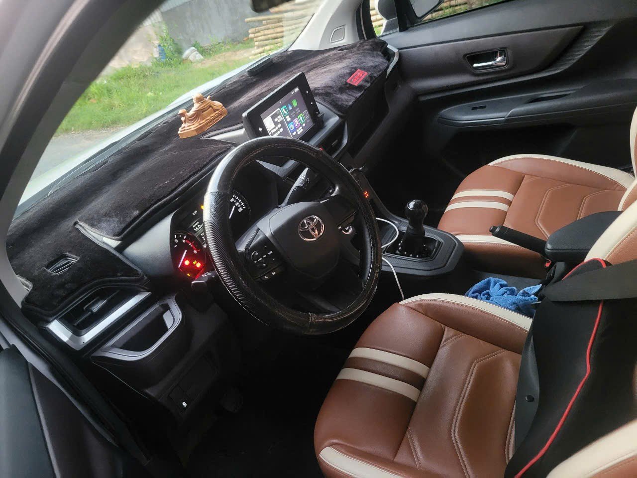 Toyota Avanza Premio 1.5 MT 2022 - Nội thất 2