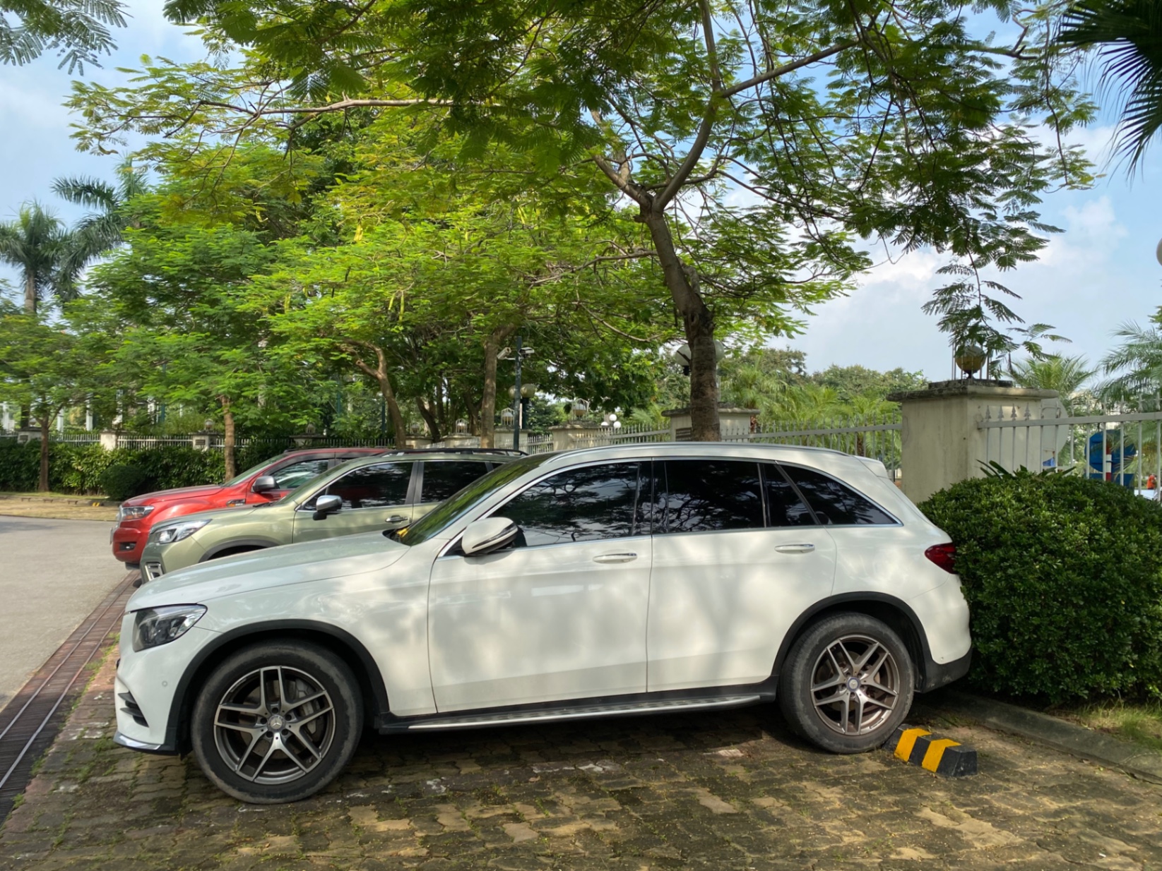 Mercedes Glc 300 4Matic 2017 - Ngoại thất 2