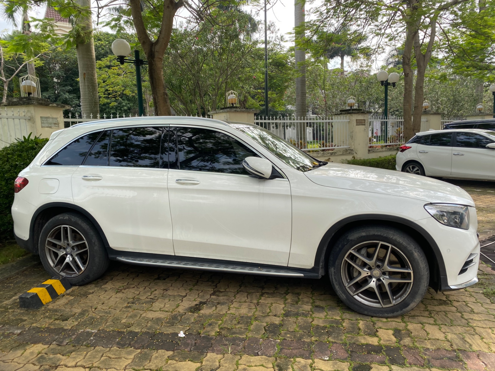 Mercedes Glc 300 4Matic 2017 - Ngoại thất 3