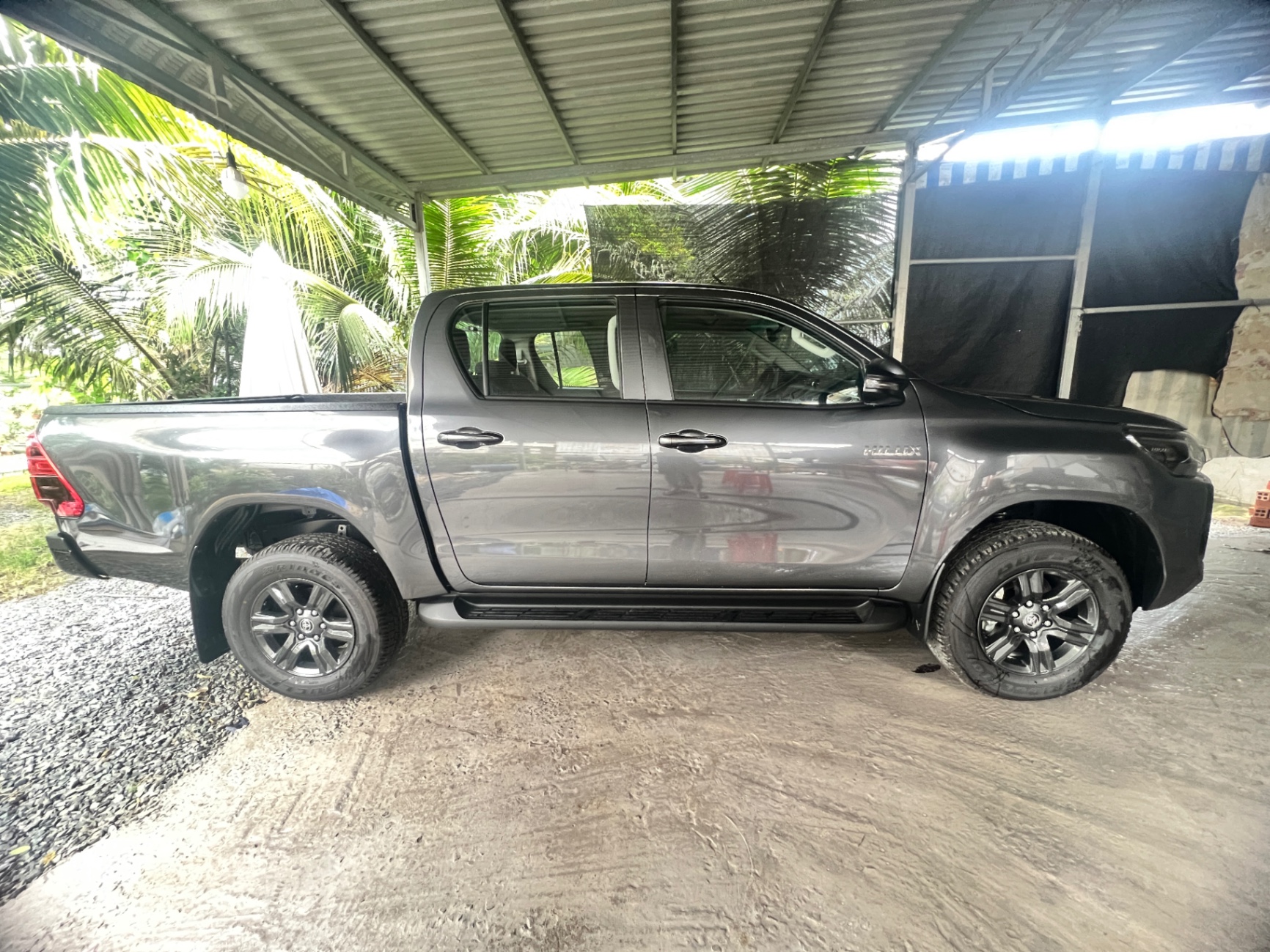 Toyota Hilux 2.4L 4x2 AT 2025 - Ngoại thất 3