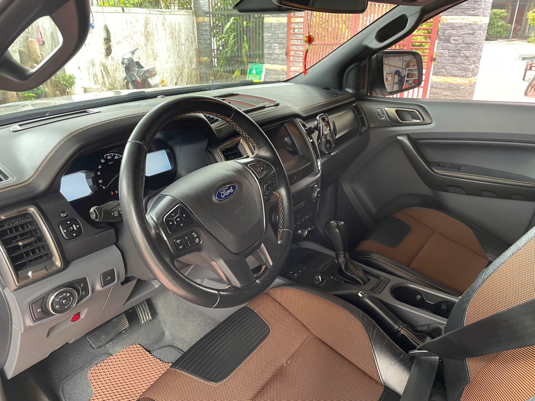 Ford Ranger Wildtrak 3.2L 4x4 AT 2017 - Nội thất 4