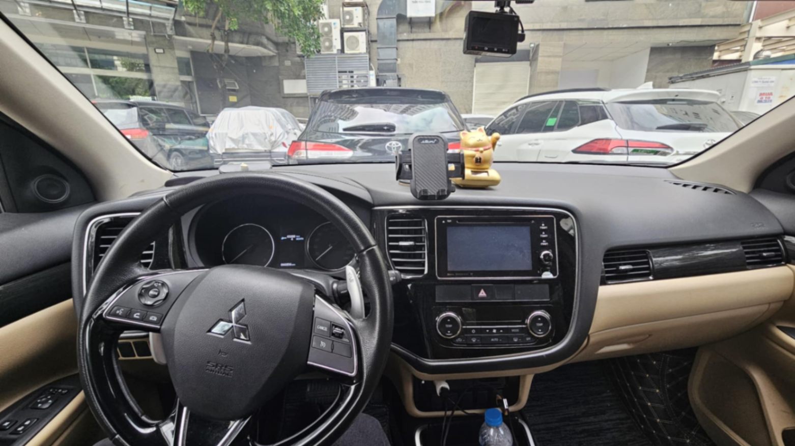 Mitsubishi Outlander 2.0 CVT Premium 2018 - Nội thất 1