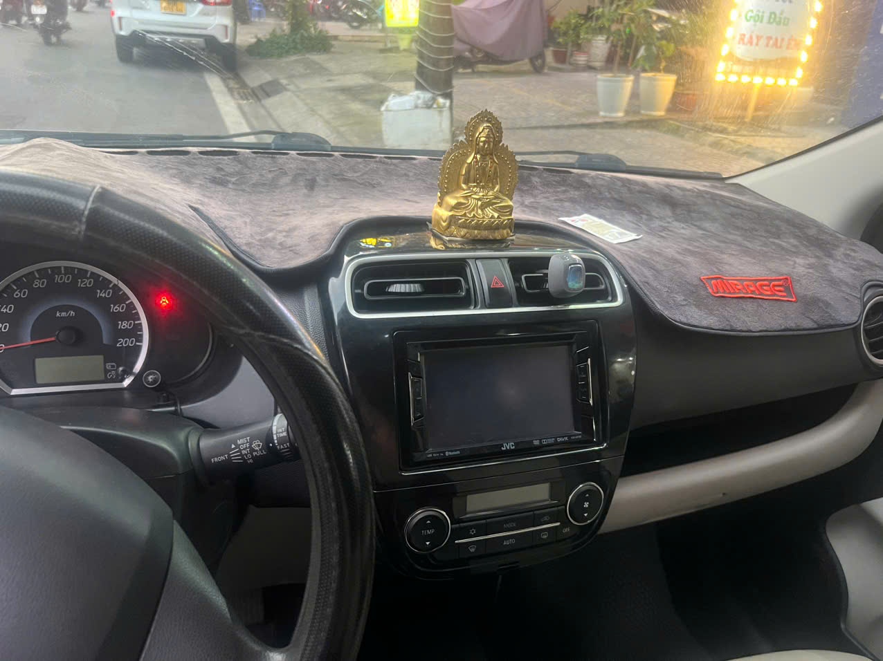 Mitsubishi Mirage 1.2 AT 2016 - Nội thất 1