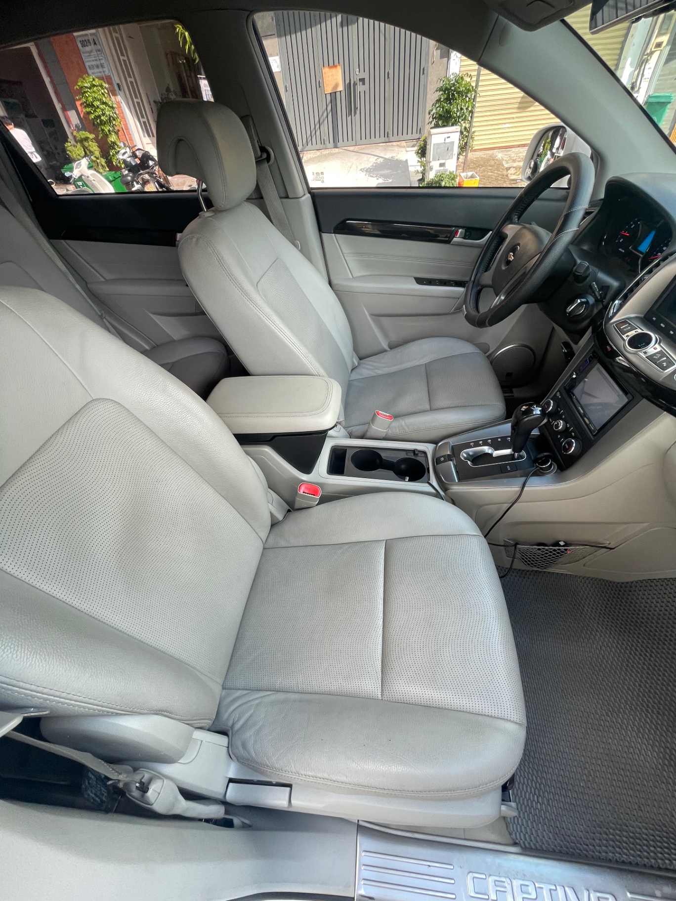 Chevrolet Captiva LTZ 2.4 AT 2015 - Nội thất 1