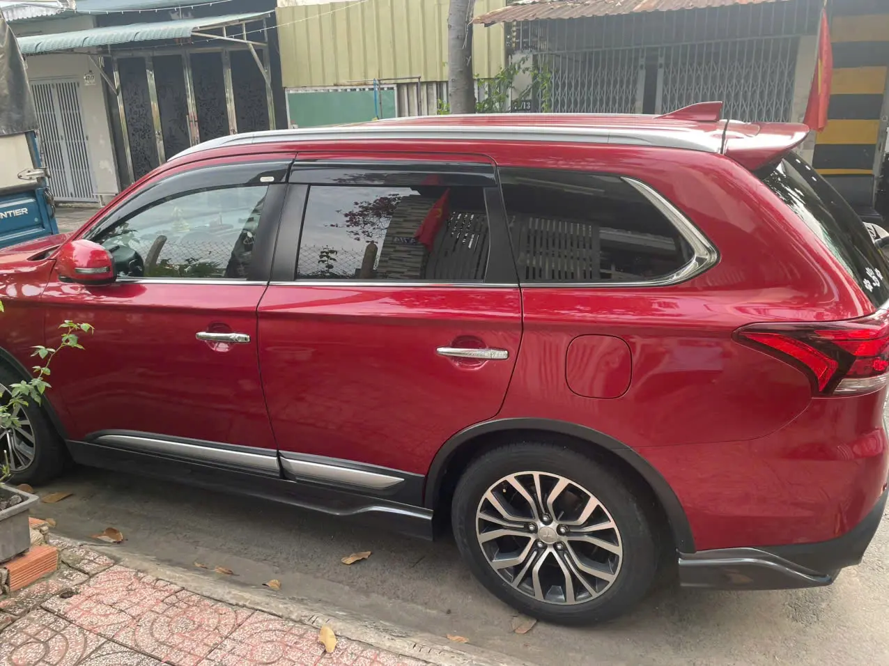 Mitsubishi Outlander 2.4 CVT Premium 2018 - Ngoại thất 1