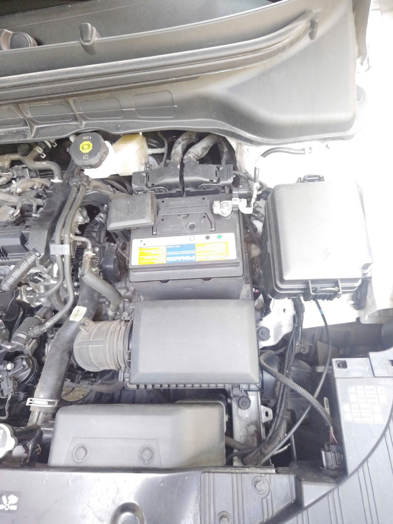Kia Carens 1.5G IVT 2023 - Khoang động cơ 3