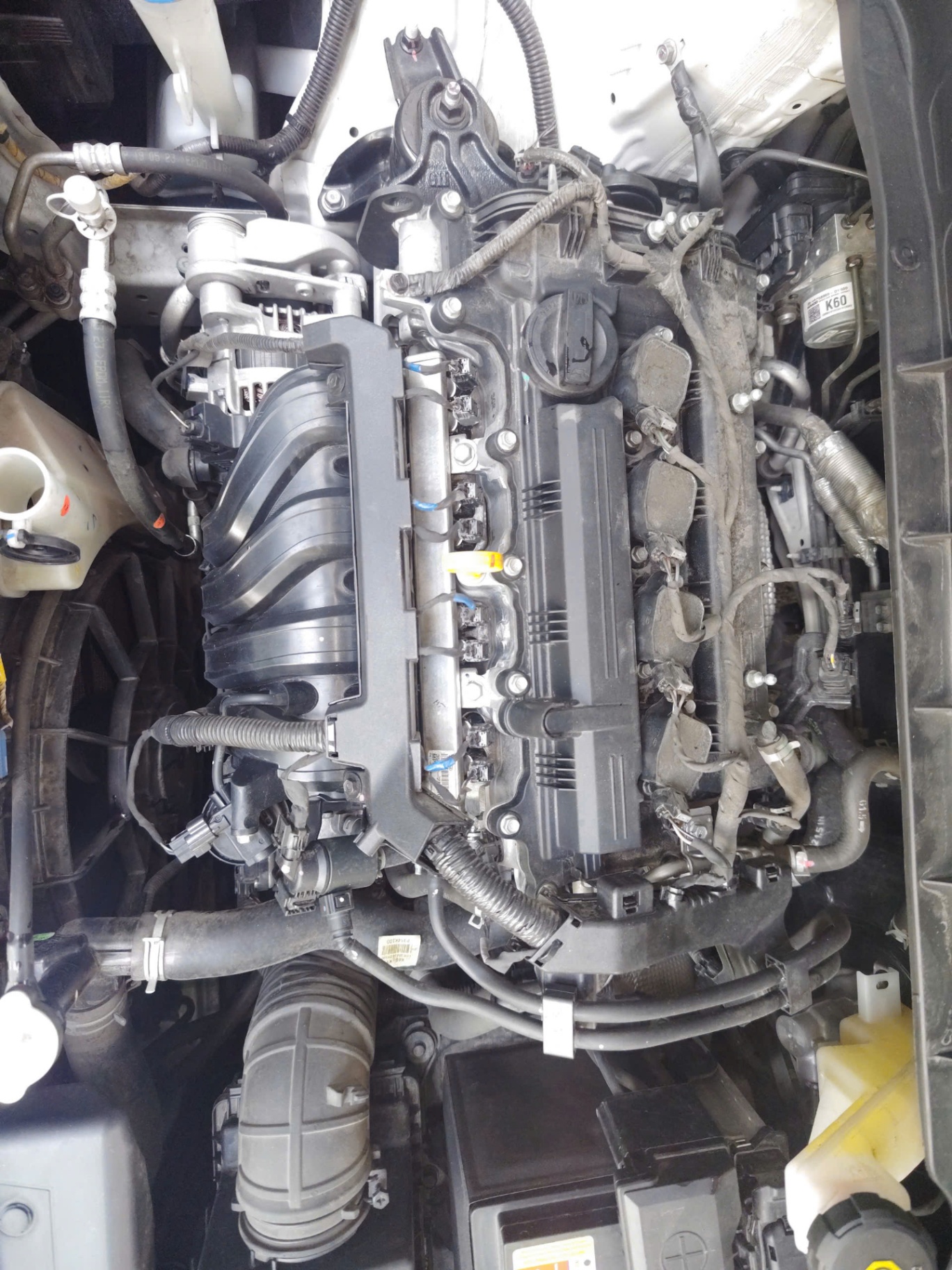 Kia Carens 1.5G IVT 2023 - Khoang động cơ 4