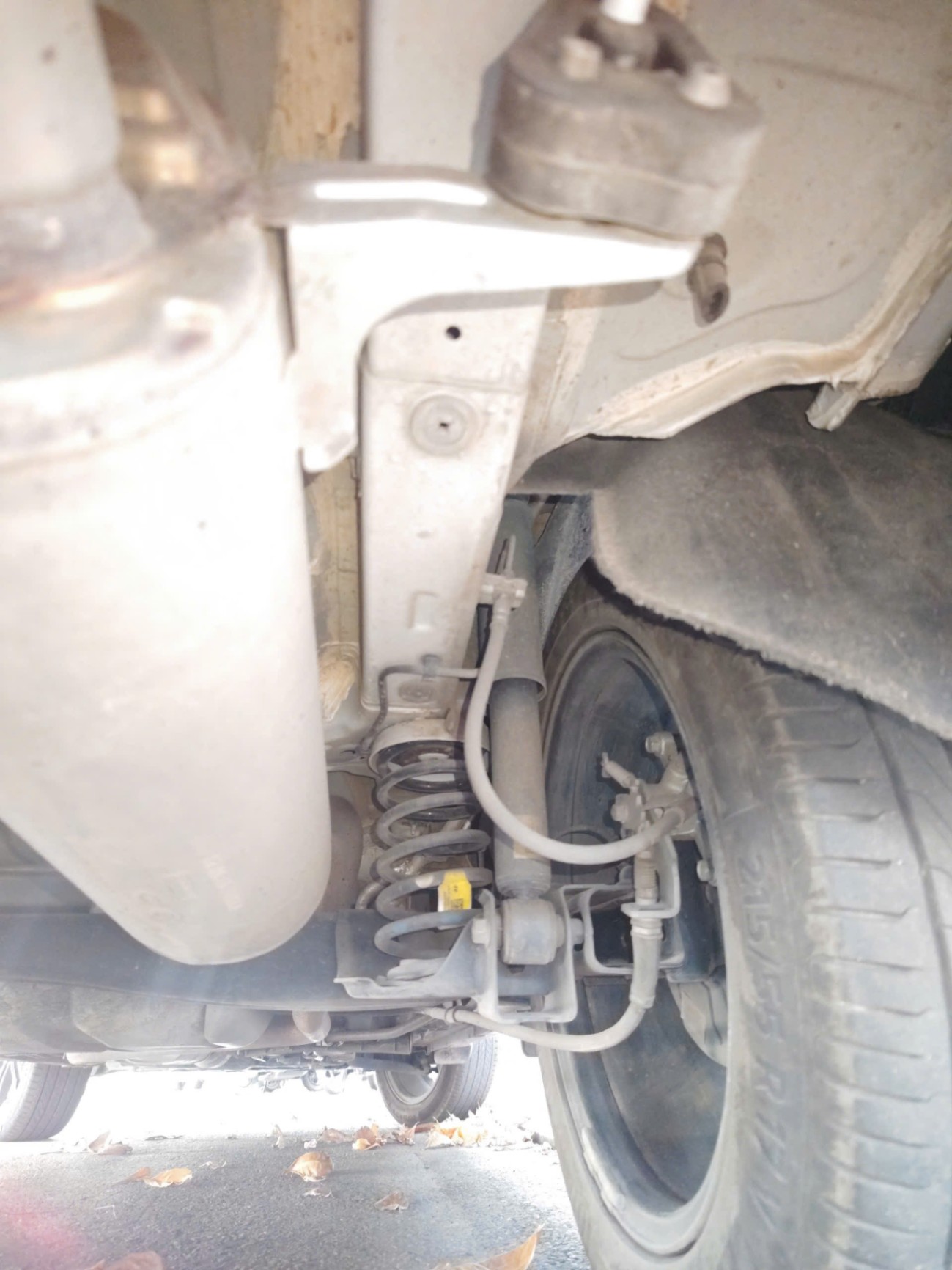 Kia Carens 1.5G IVT 2023 - Gầm & khung xe 8