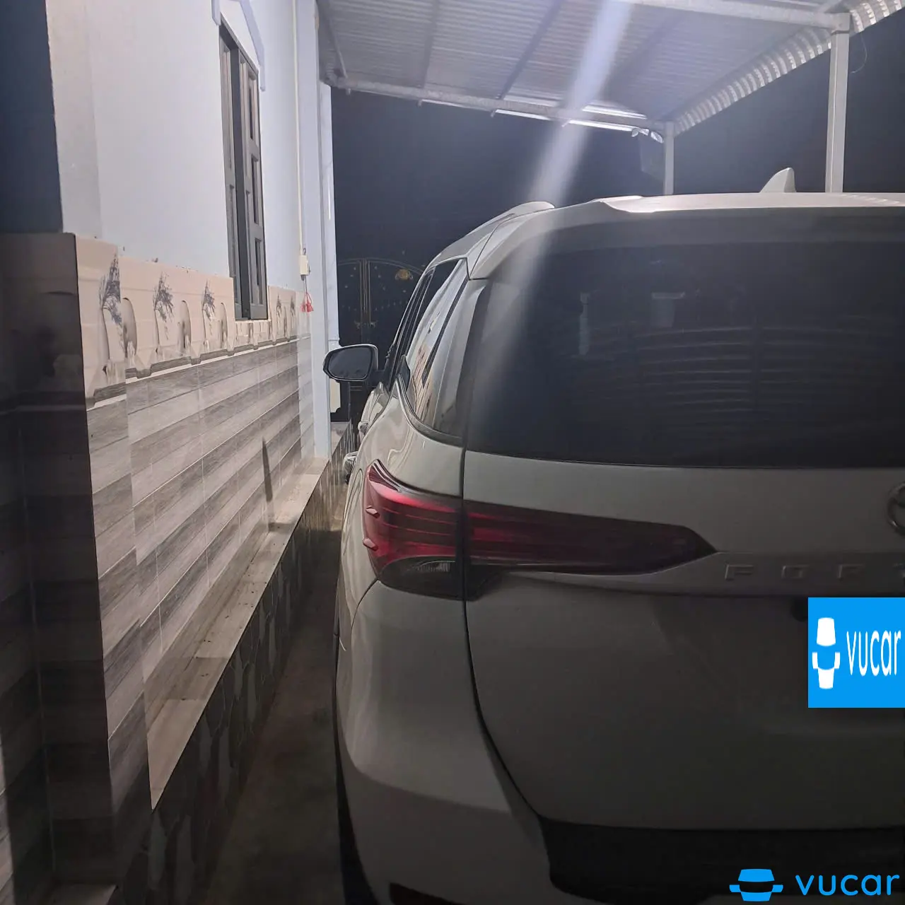 Toyota Fortuner 2.4G 4x2 MT 2017 - Ngoại thất 1