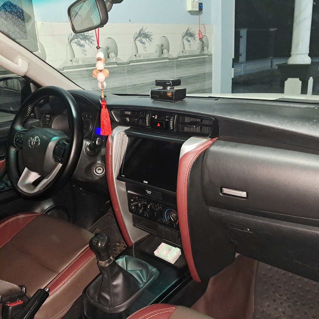 Toyota Fortuner 2.4G 4x2 MT 2017 - Nội thất 3