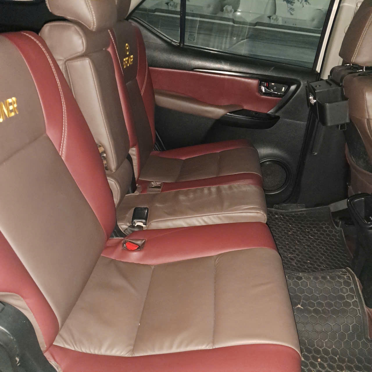 Toyota Fortuner 2.4G 4x2 MT 2017 - Nội thất 1