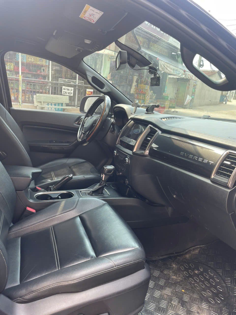 Ford Everest Titanium 2.0L 4x2 AT 2021 - Nội thất 2