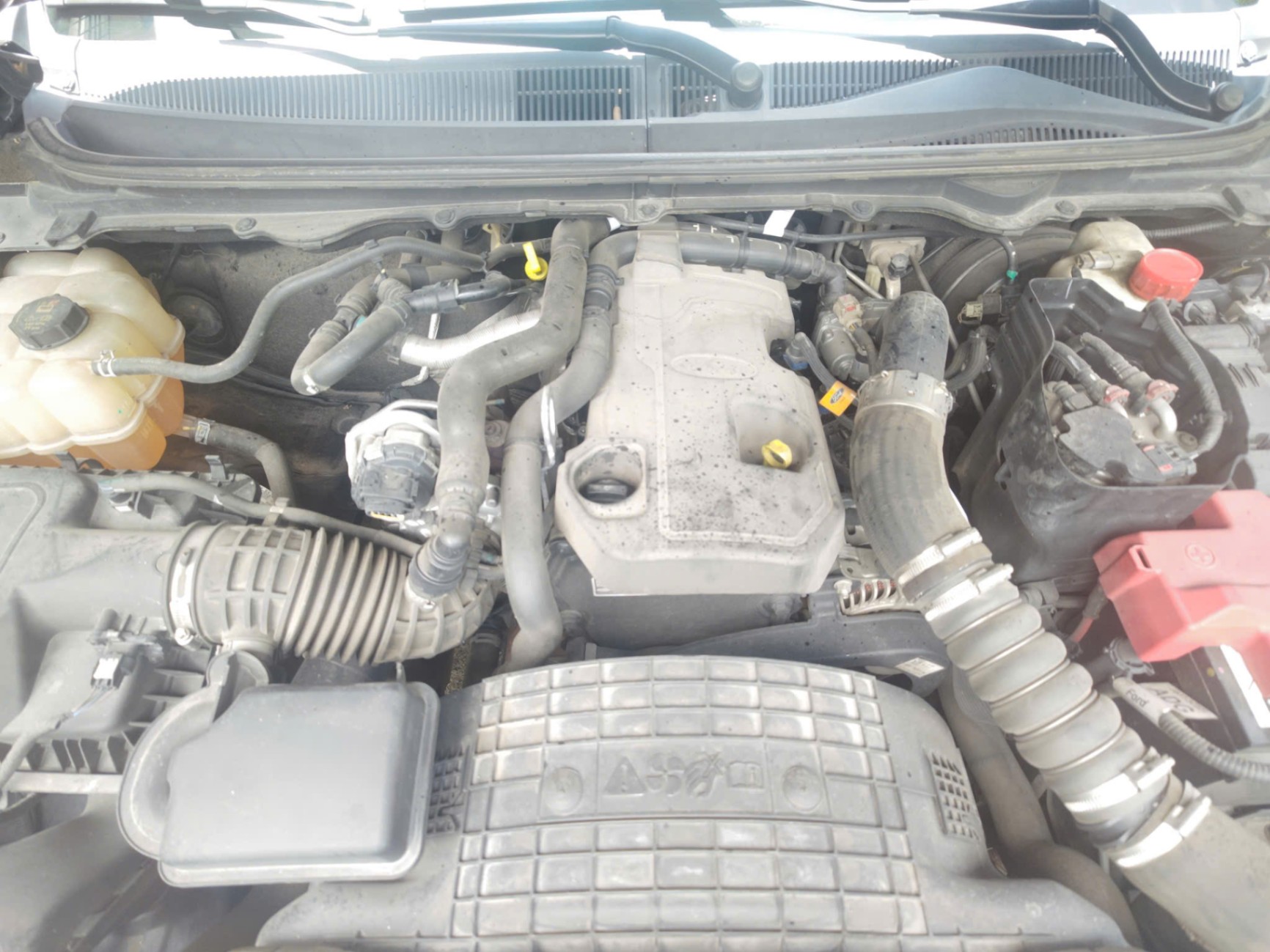 Ford Everest Titanium 2.0L 4x2 AT 2021 - Khoang động cơ 1