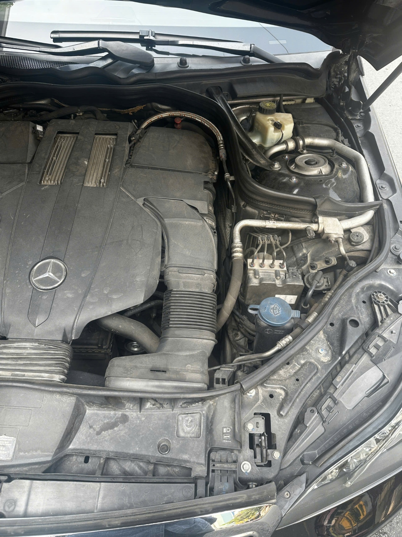 Mercedes E class E400 2014 - Khoang động cơ 2