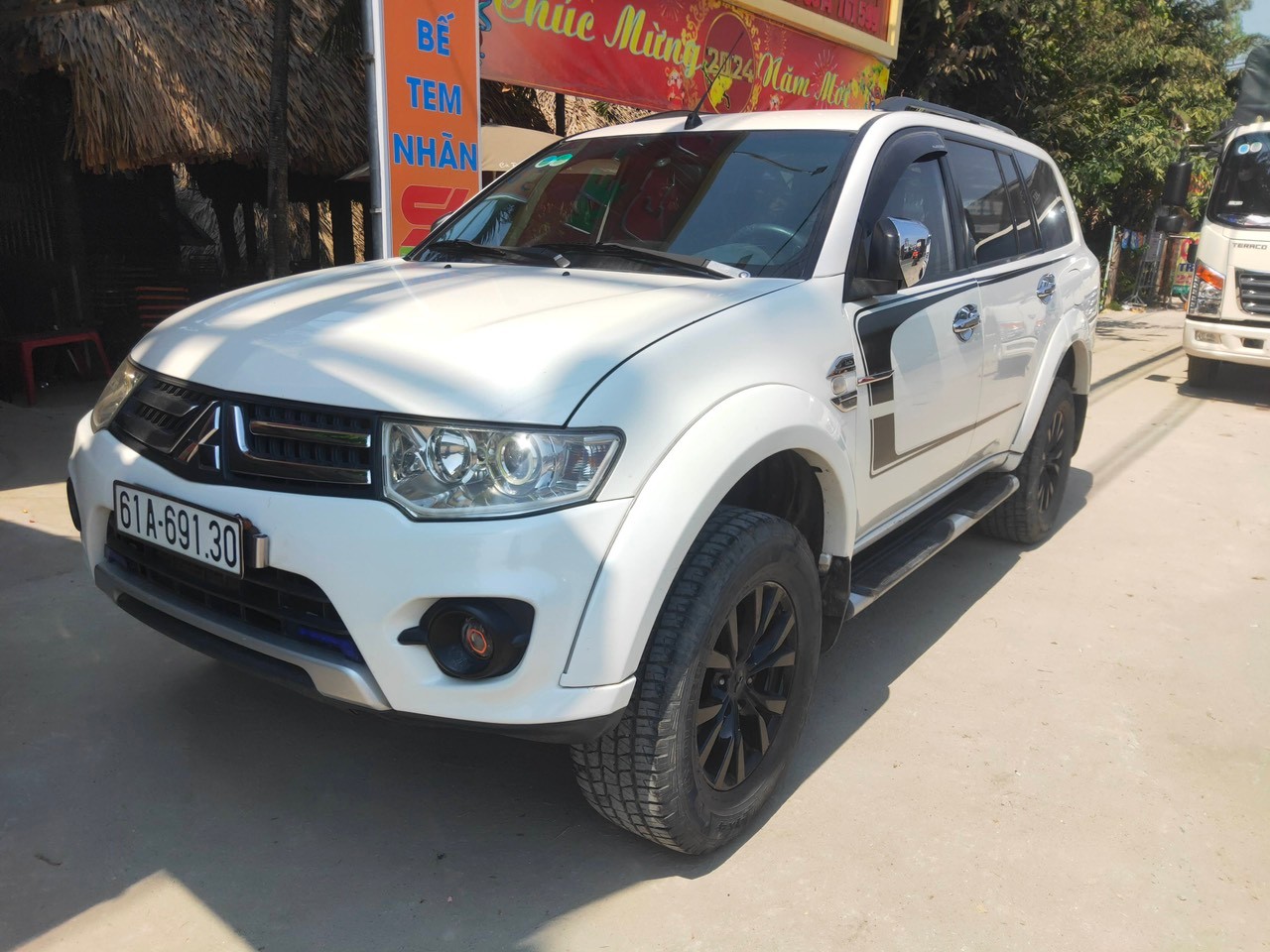 Mitsubishi Pajero sport D 4x2 MT 2016 - Ngoại thất 2