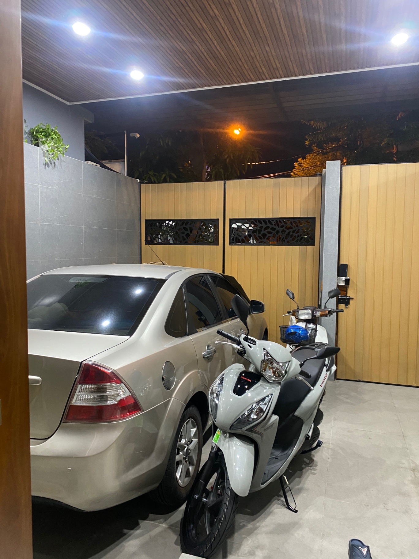 Ford Focus 1.8 MT 2009 - Ngoại thất 2