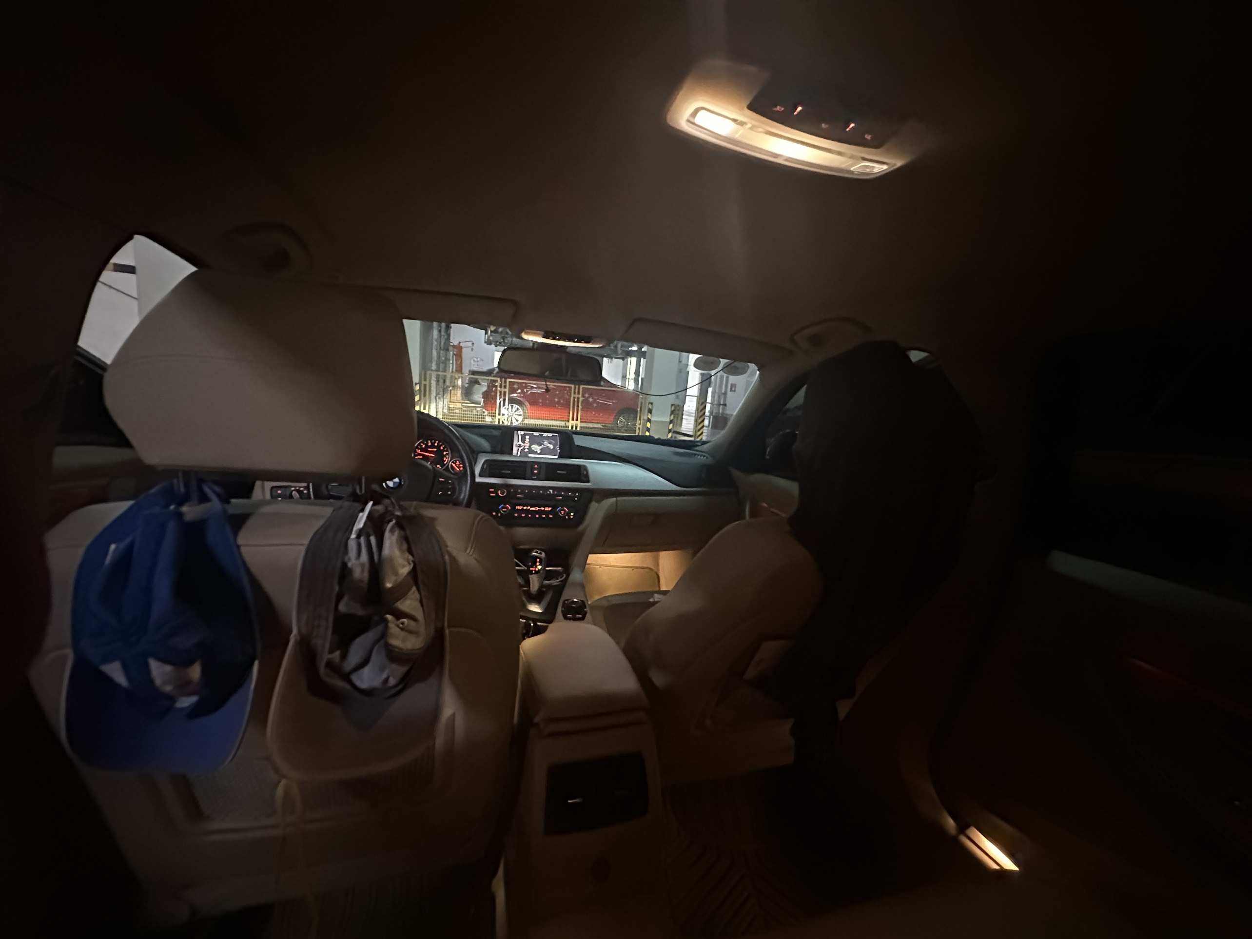 BMW 320i 2012 - Nội thất 6