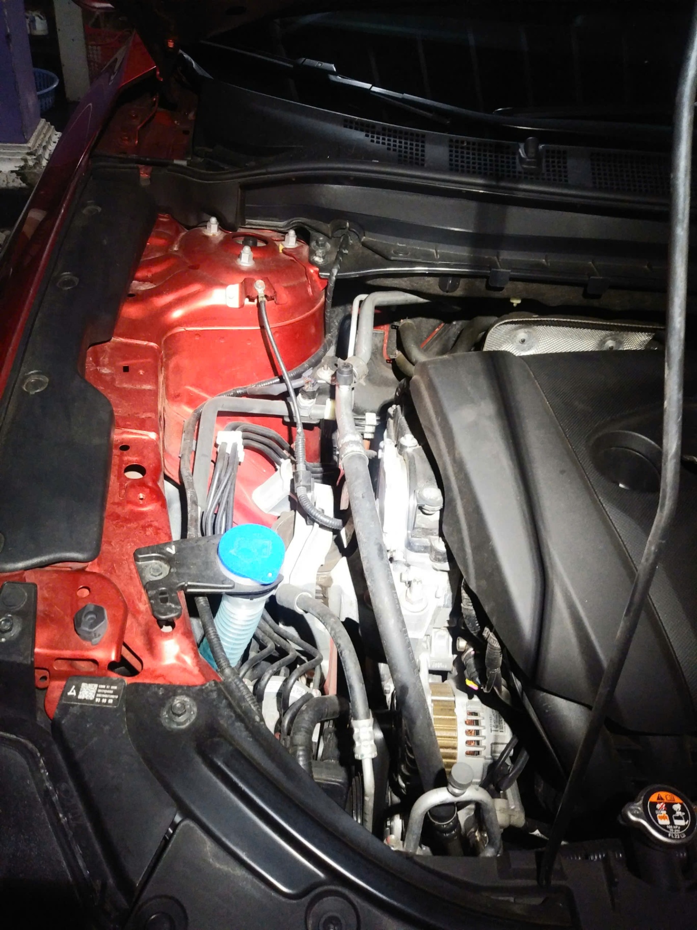 Mazda Cx5 Premium 2.0 AT 2021 - Khoang động cơ 1