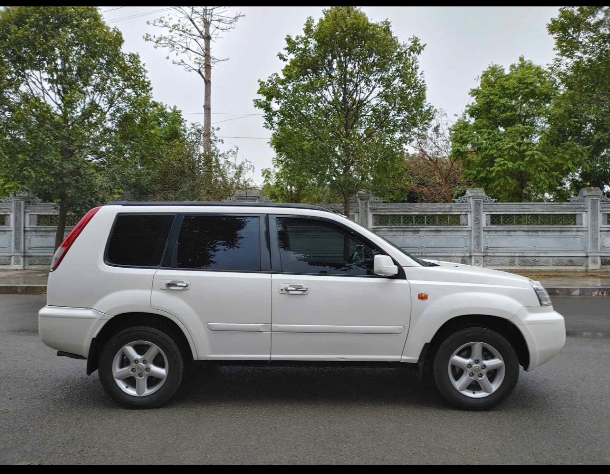 Nissan X trail 2.5 MT 2002