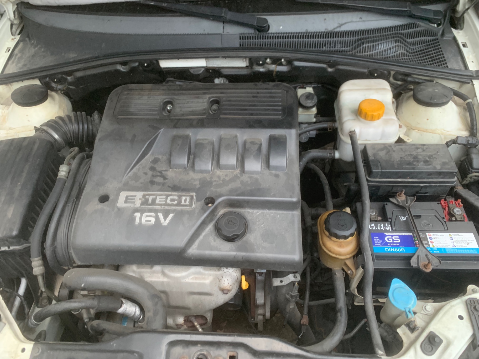 Daewoo Lacetti EX 1.6 MT 2008 - Khoang động cơ 1