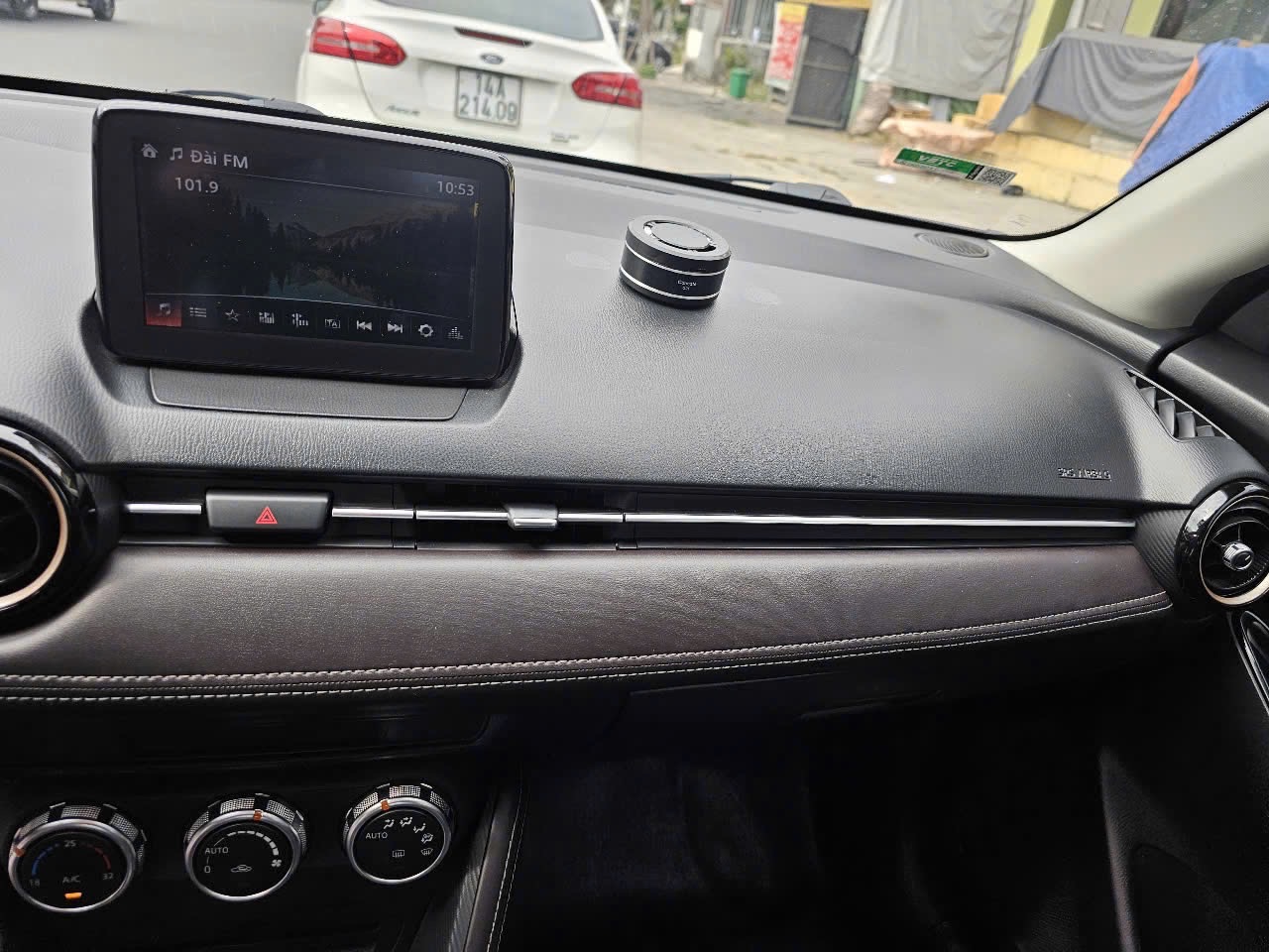 Mazda 2 Sedan 1.5AT Premium 2019 - Nội thất 5