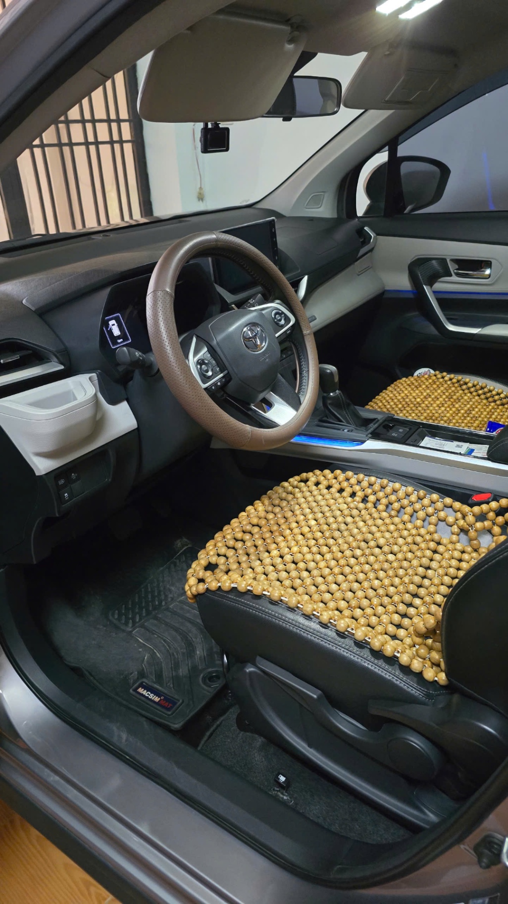 Toyota Veloz Cross Top 1.5 CVT 2023 - Nội thất 1