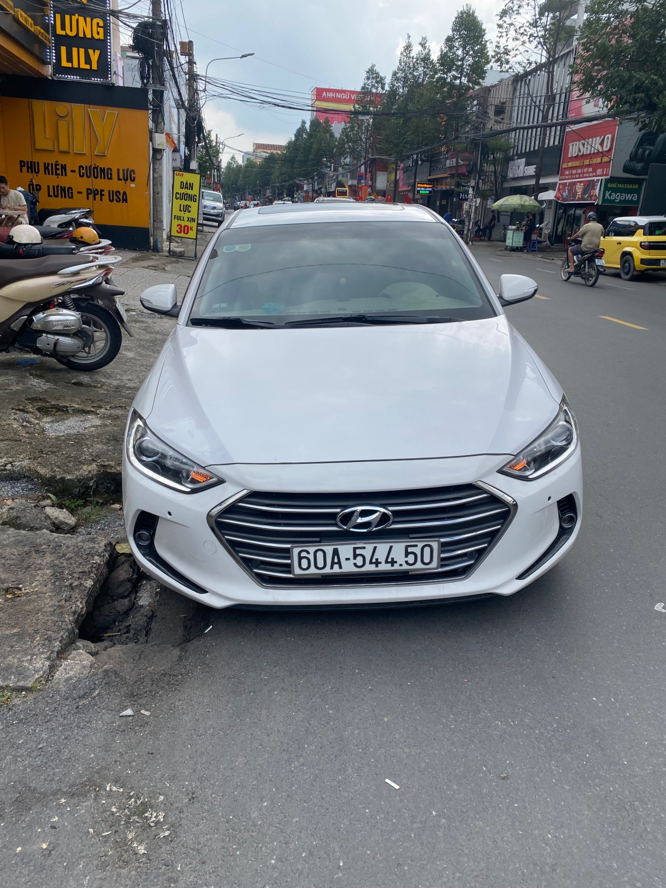 Hyundai Elantra 2.0 AT 2018 - Ngoại thất 2