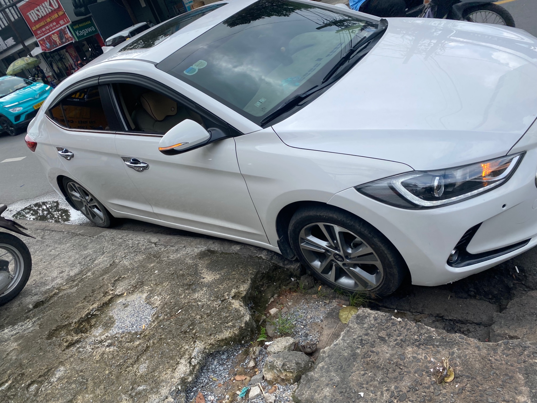 Hyundai Elantra 2.0 AT 2018 - Ngoại thất 1