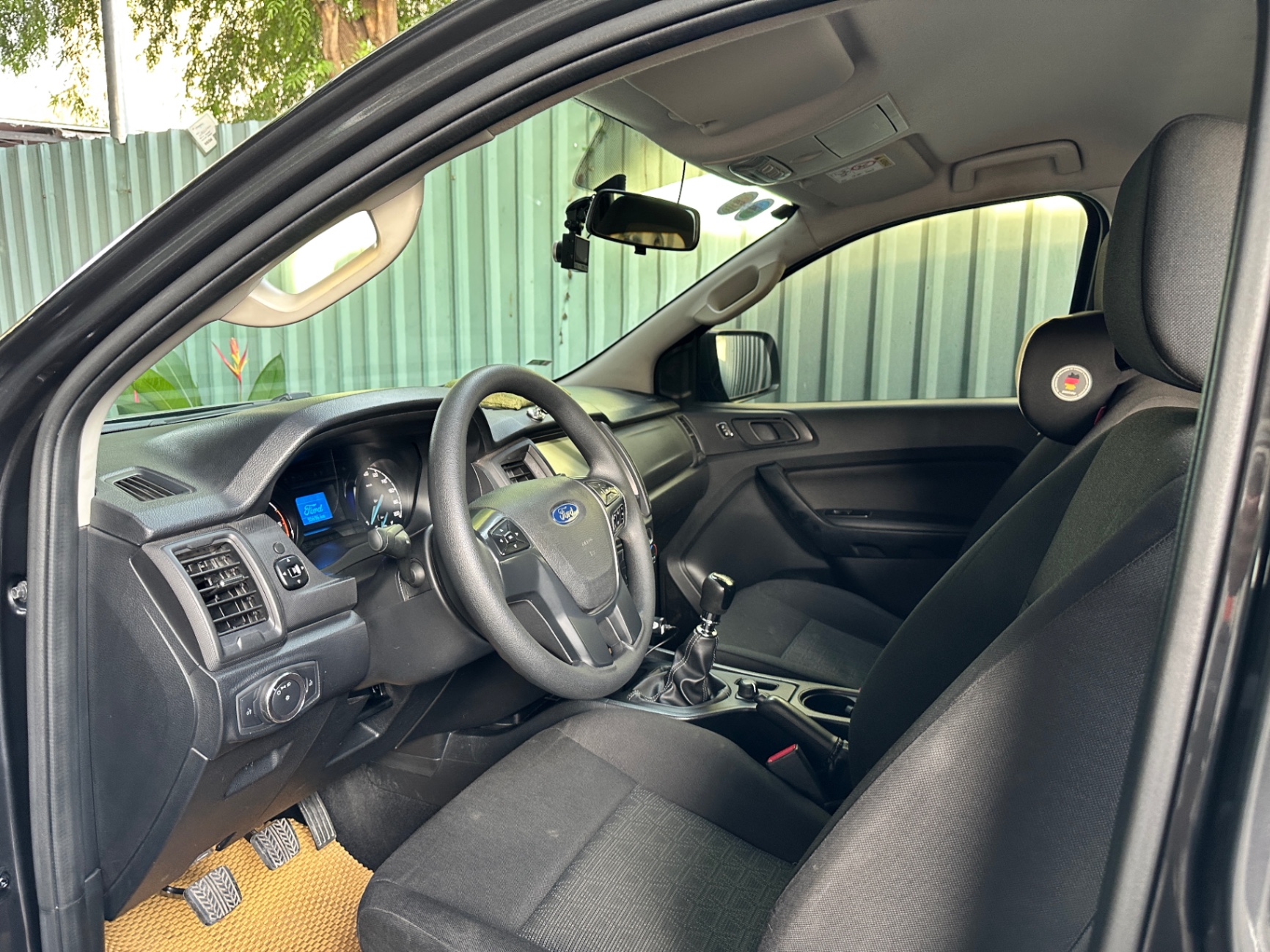 Ford Ranger XL 2.2L 4x4 MT 2020 - Nội thất 1