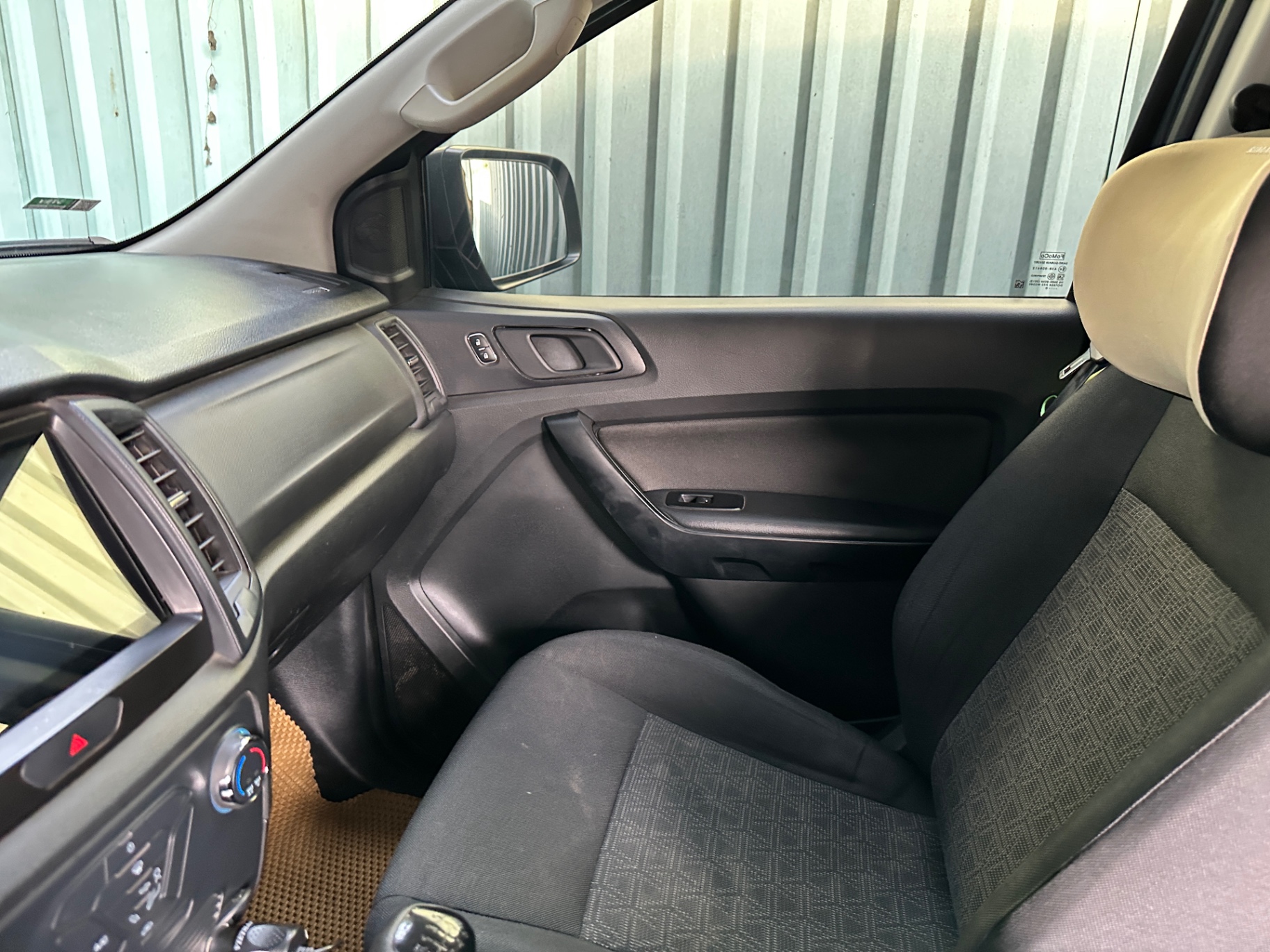 Ford Ranger XL 2.2L 4x4 MT 2020 - Nội thất 2