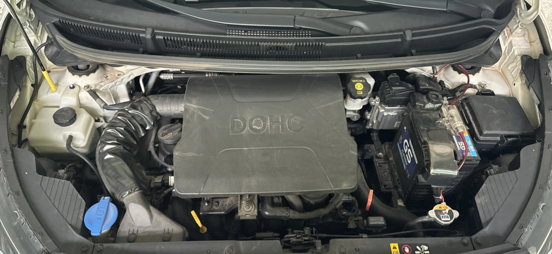 Kia Morning X-Line 2021 - Khoang động cơ 1