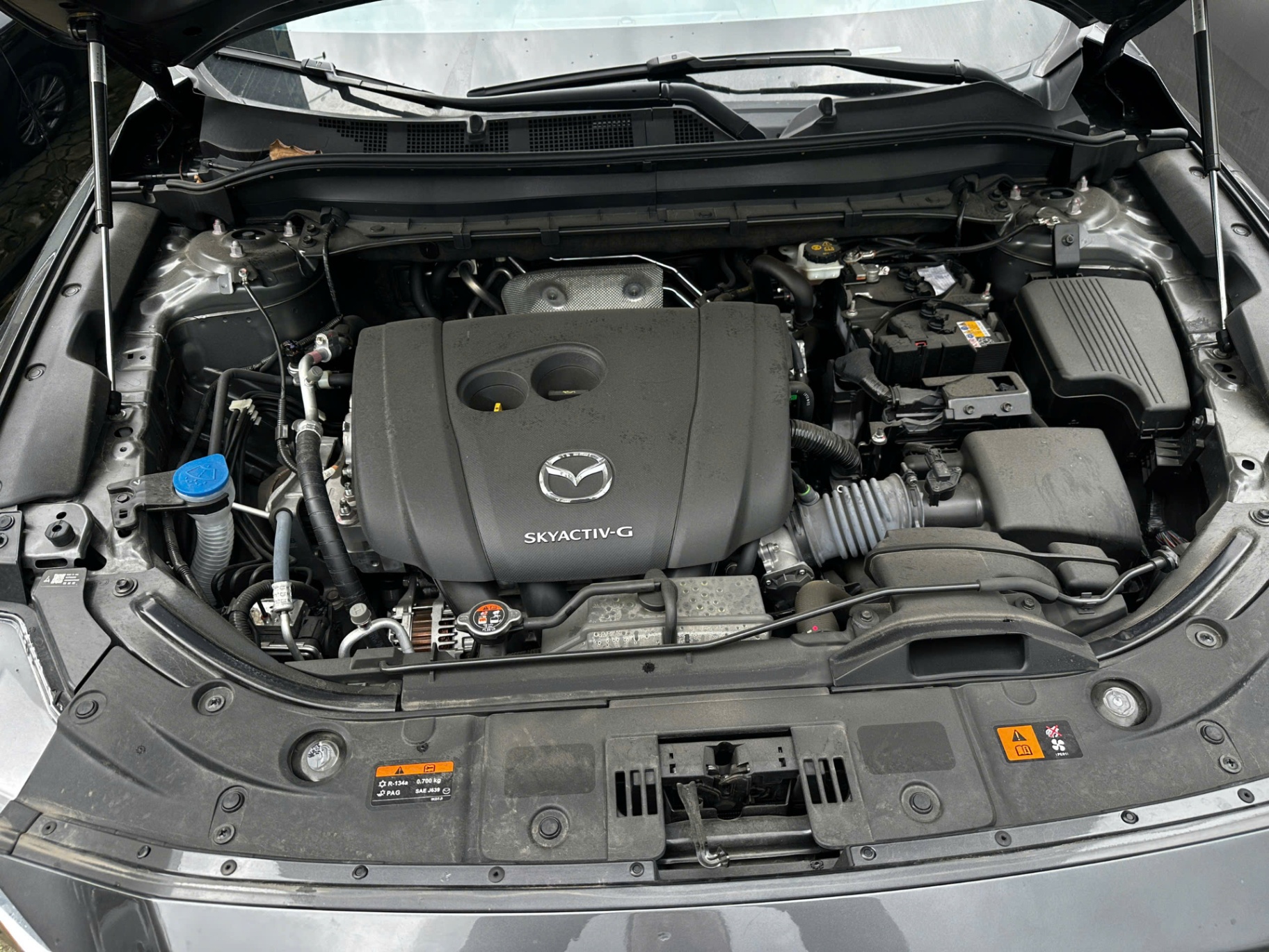 Mazda Cx8 Premium 2023 - Khoang động cơ 1