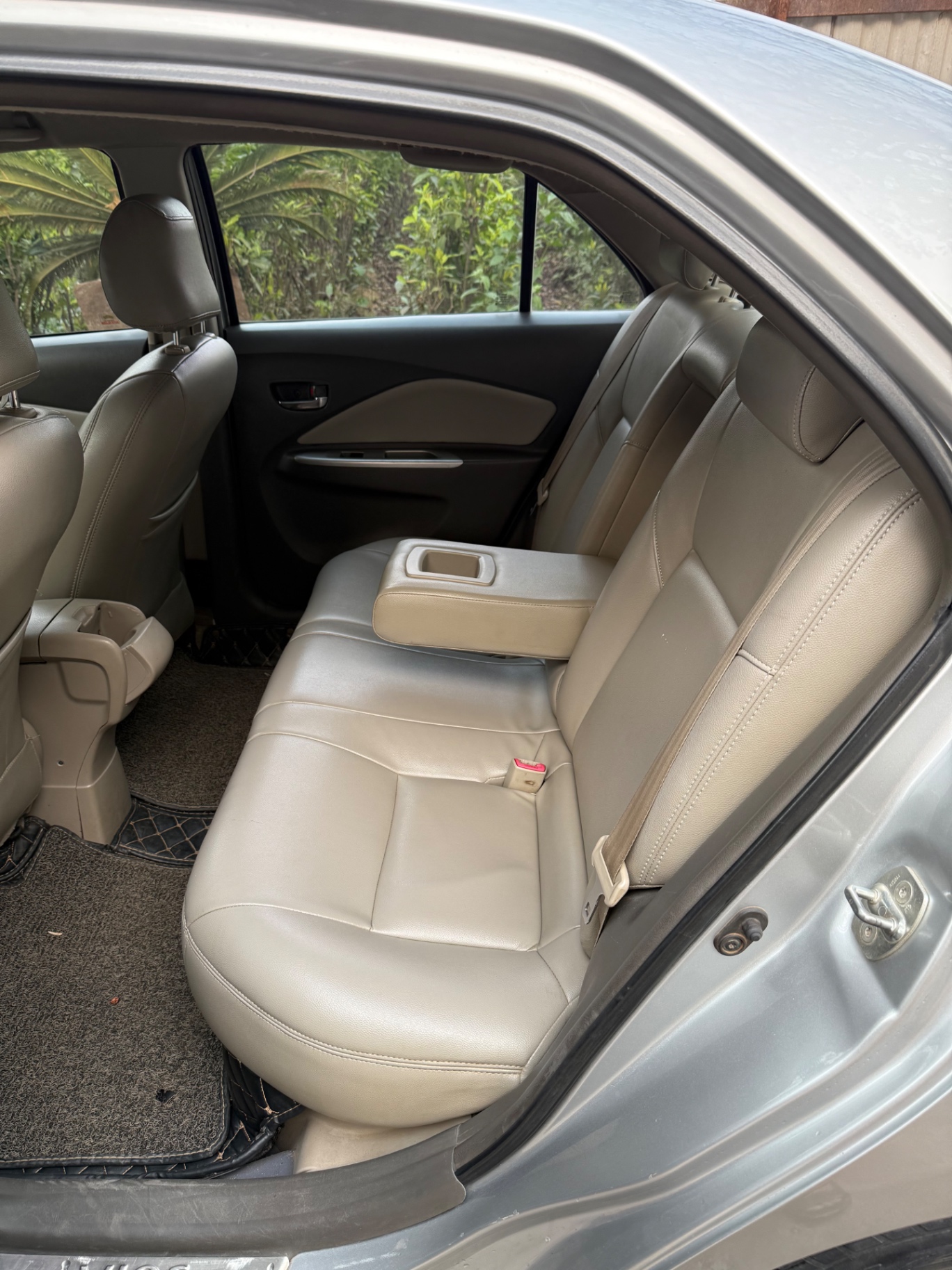 Toyota Vios 1.5G 2011 - Nội thất 3