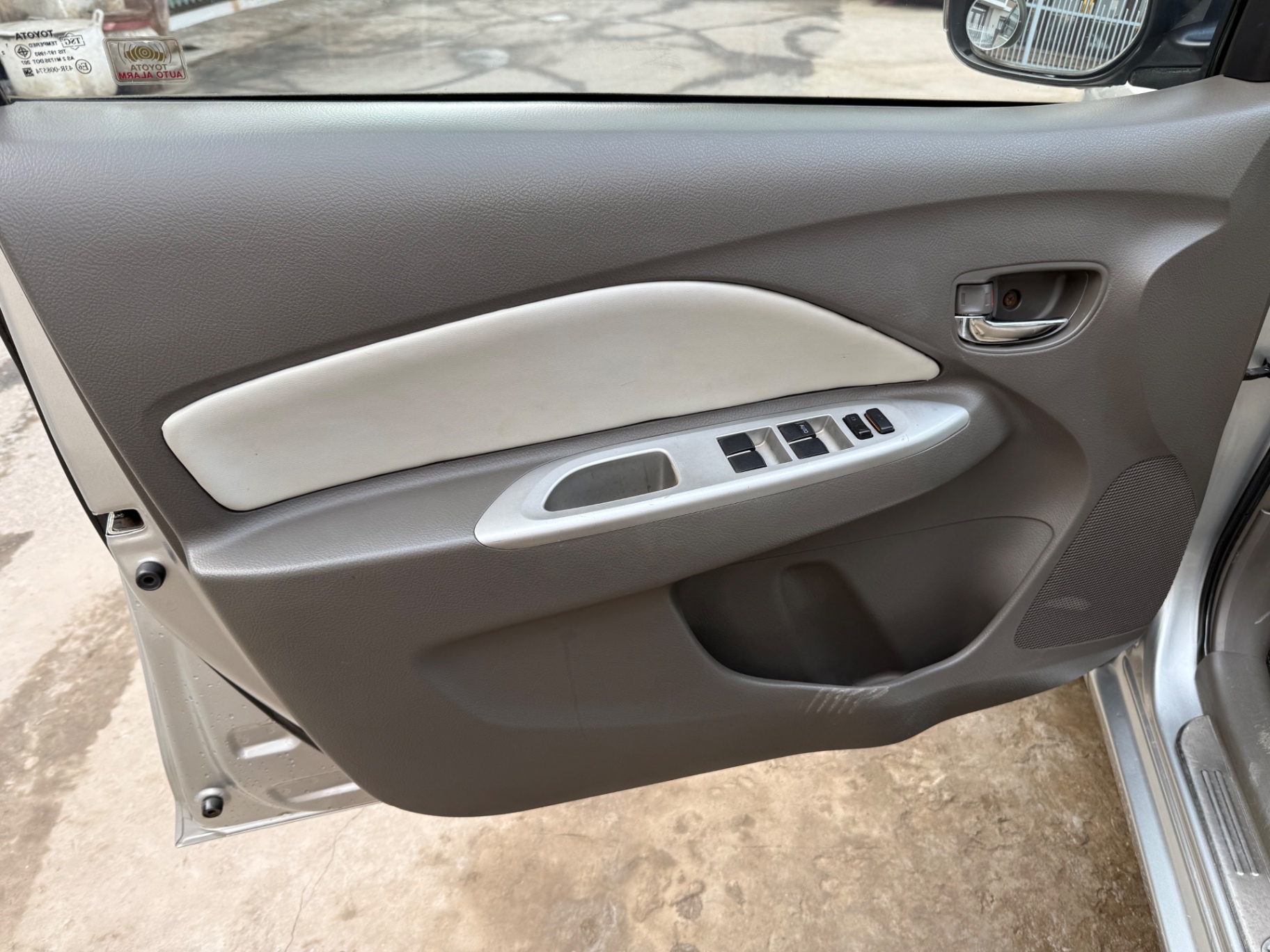 Toyota Vios 1.5G 2011 - Nội thất 2
