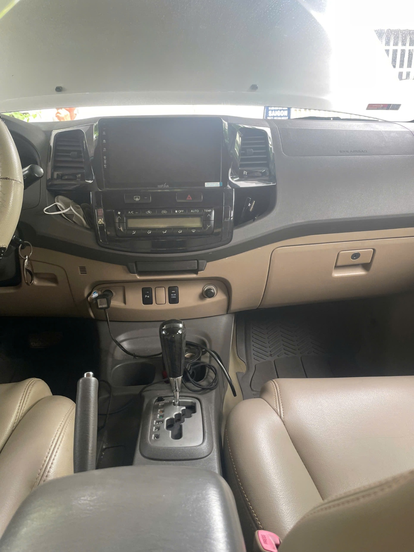 Toyota Fortuner 2.7V 4x2 AT 2012 - Nội thất 5