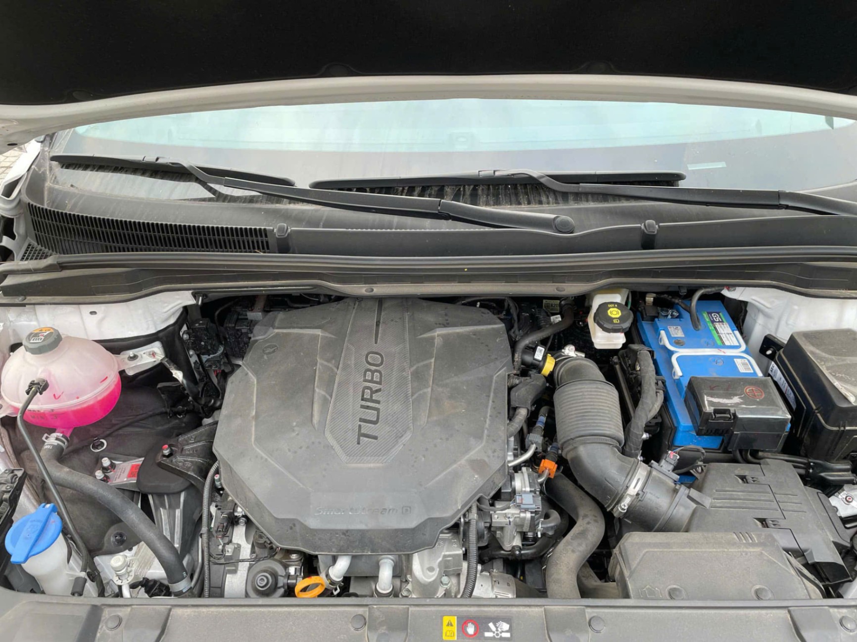 Kia Carnival Premium 2.2D 8S 2024 - Khoang động cơ 1