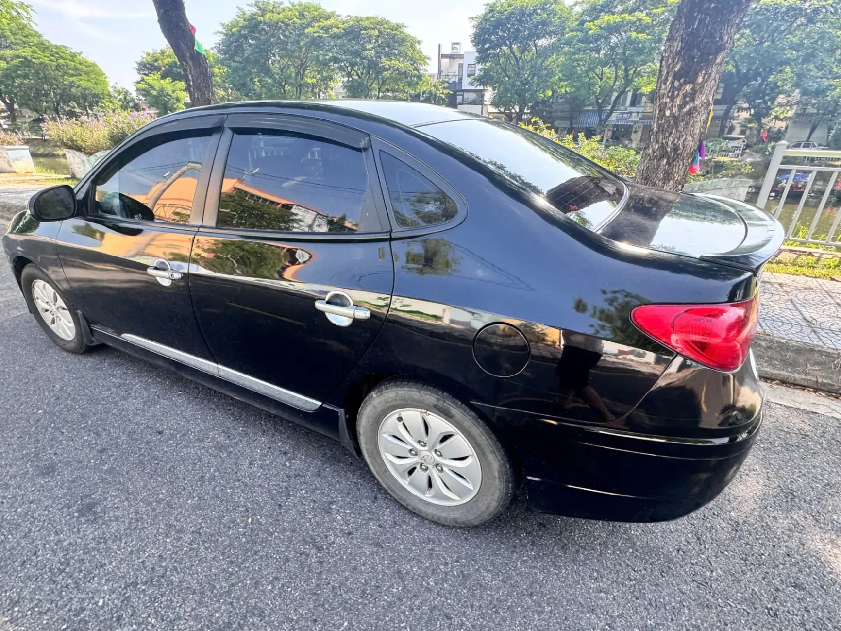 Hyundai Avante 1.6 MT 2011 - Ngoại thất 2
