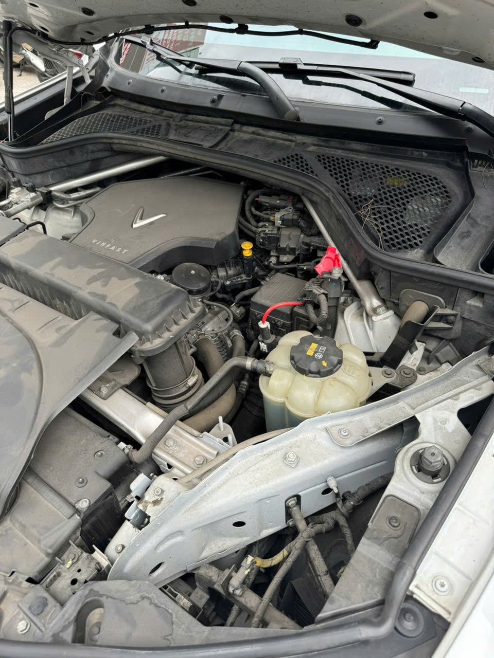 Vinfast Lux sa 2.0 Premium 2.0 AT 2019 - Khoang động cơ 3