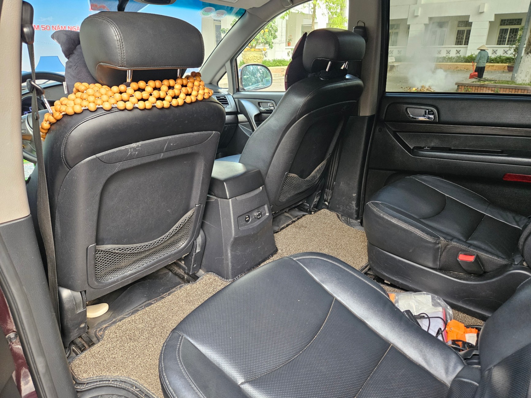 Ssangyong Stavic 2.0 AT 2016 - Nội thất 2
