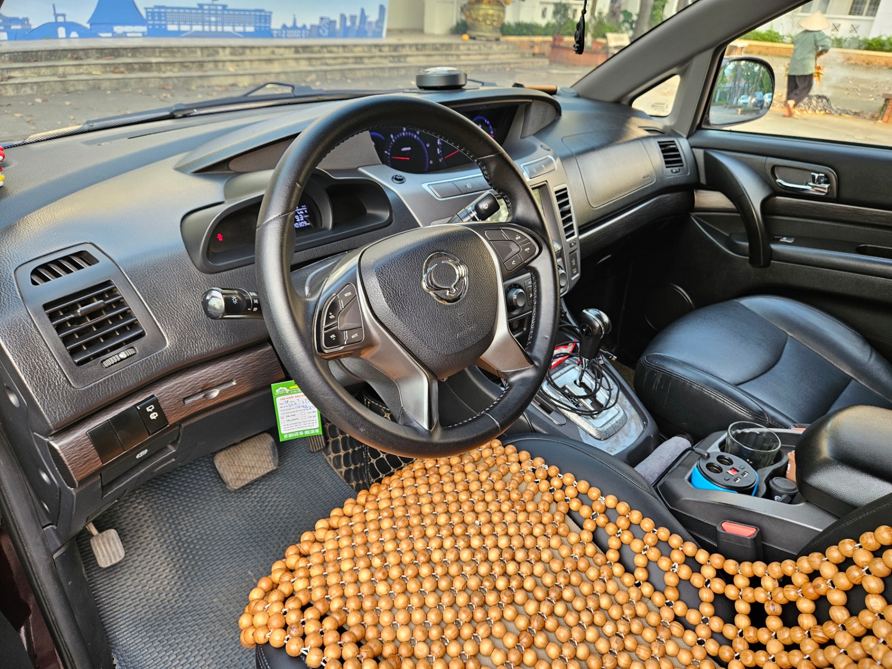 Ssangyong Stavic 2.0 AT 2016 - Nội thất 1